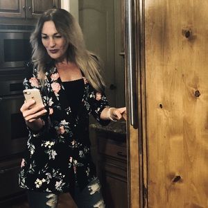 Black Floral blazer ❤️